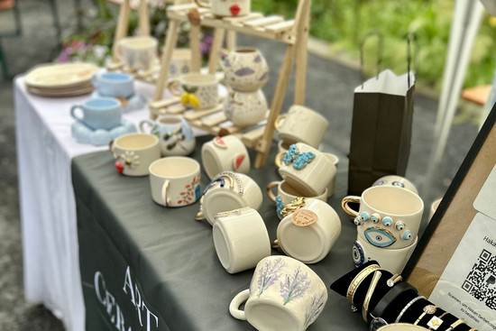 Handmade-Stände von Künstlern der Region mit Keramik, Schmuck, Makramee, Kerzen & mehr, © pue-popupevents