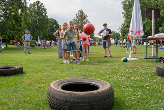 Ballspiel auf dem Heilbronner Kinderfest