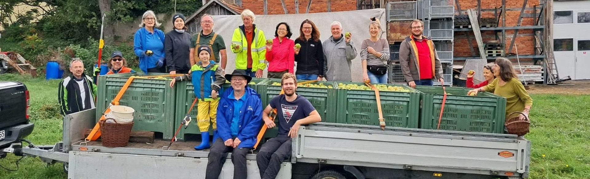 Zusammen Äpfel enten macht Spaß und fördert den Erhalt der Streuobstwiesen in Heilbronn.