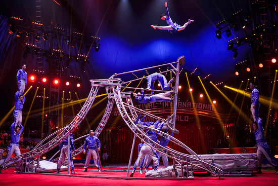 WUHAN ACROBATIC TROUPE-Schaukelsensation aus China
