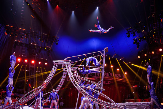 WUHAN ACROBATIC TROUPE-Schaukelsensation aus China