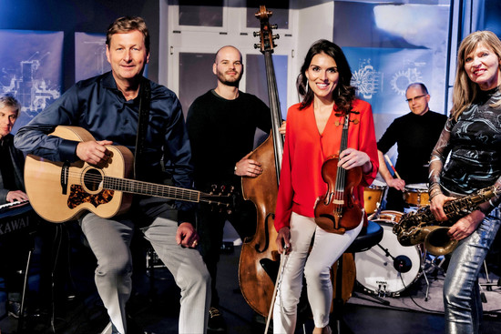 Amy Lungu and friends feat Ralf Beitner - 1