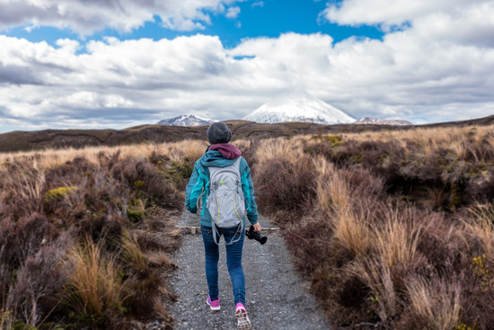 Frau beim Wandern